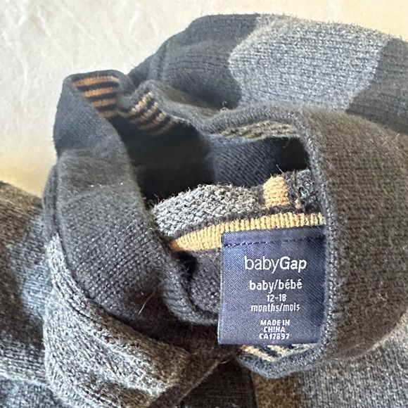 GAP Black and Gray Striped Kids knit Footie - Romper/Jumpsuit - Picture 2 of 4